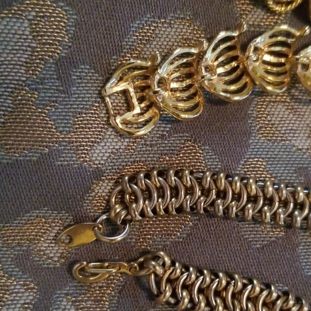 Bundle of gold necklaces. - Picture 4 of 4